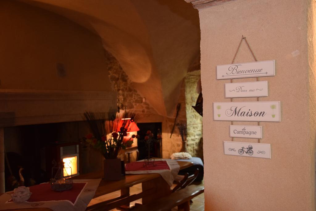 Chateau Des Aiguilles Saint-Remy-de-Chargnat Luaran gambar