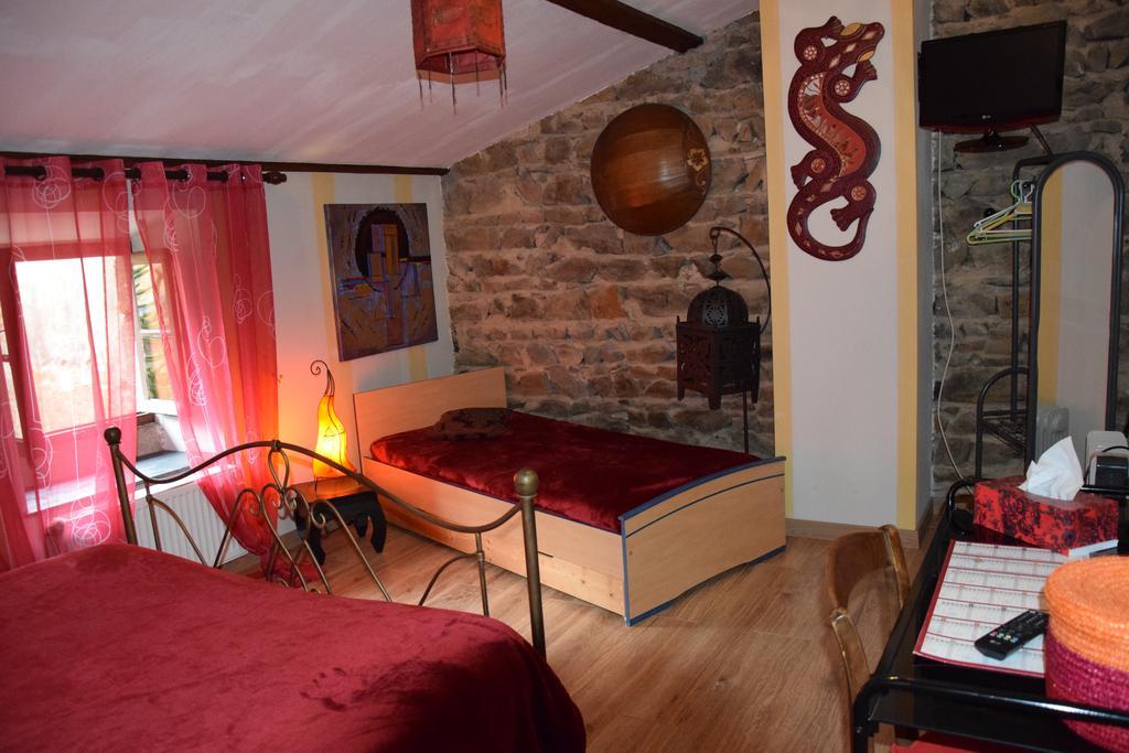 Chateau Des Aiguilles Saint-Remy-de-Chargnat Bilik gambar