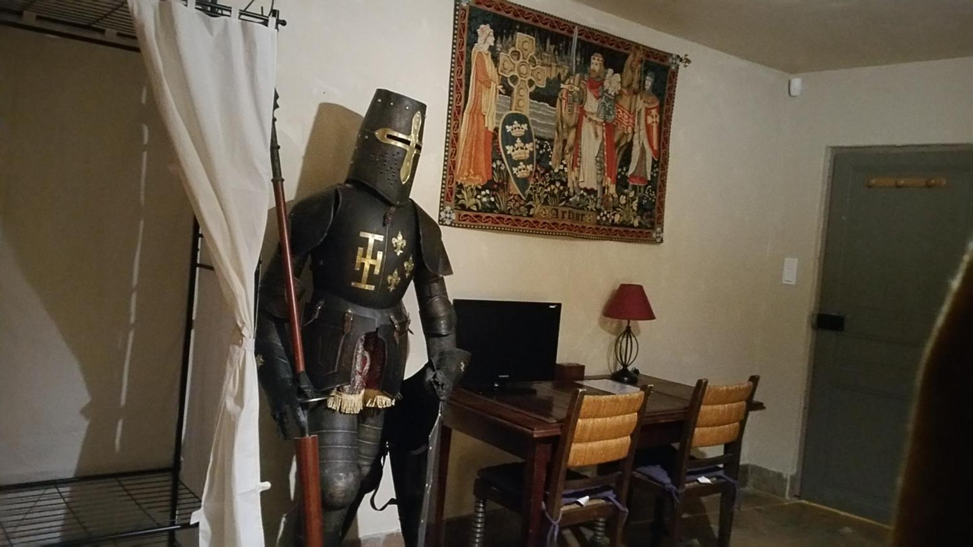 Chateau Des Aiguilles Saint-Remy-de-Chargnat Bilik gambar