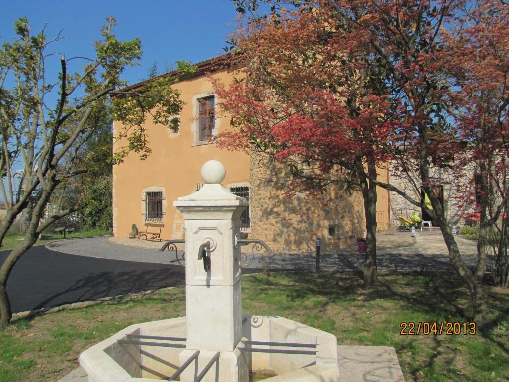 Chateau Des Aiguilles Saint-Remy-de-Chargnat Luaran gambar