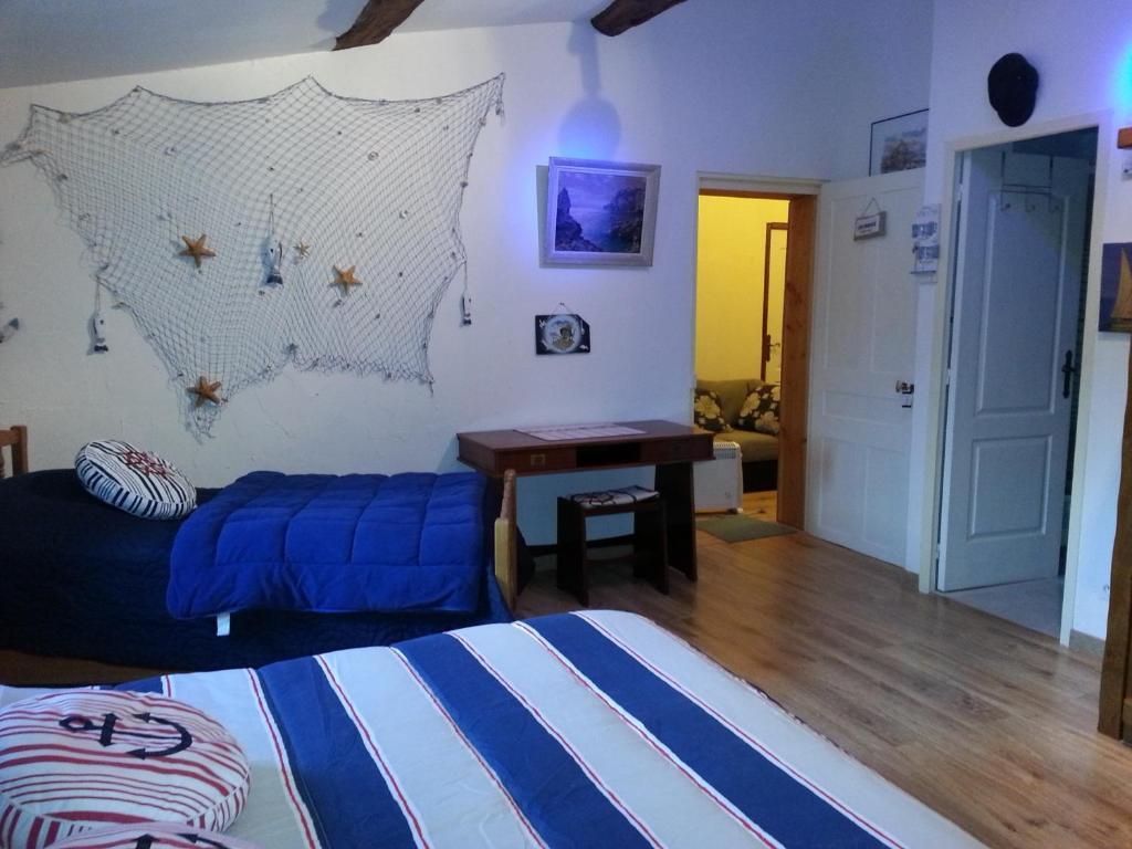 Chateau Des Aiguilles Saint-Remy-de-Chargnat Bilik gambar